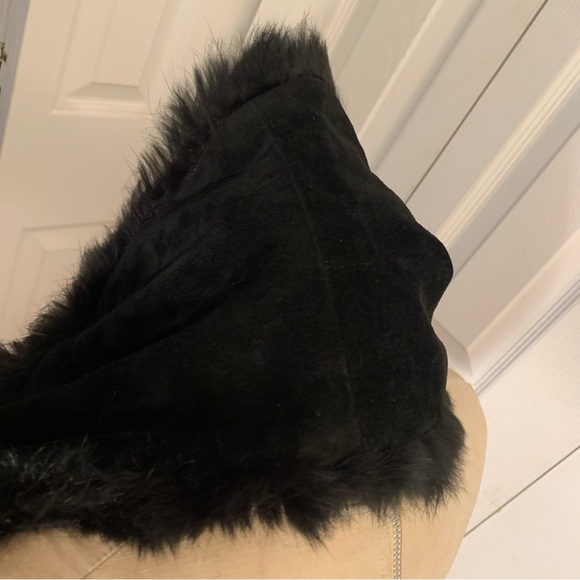 Natori suede and fur flowers birds butterfly embroidered scarf - Picture 4 of 11